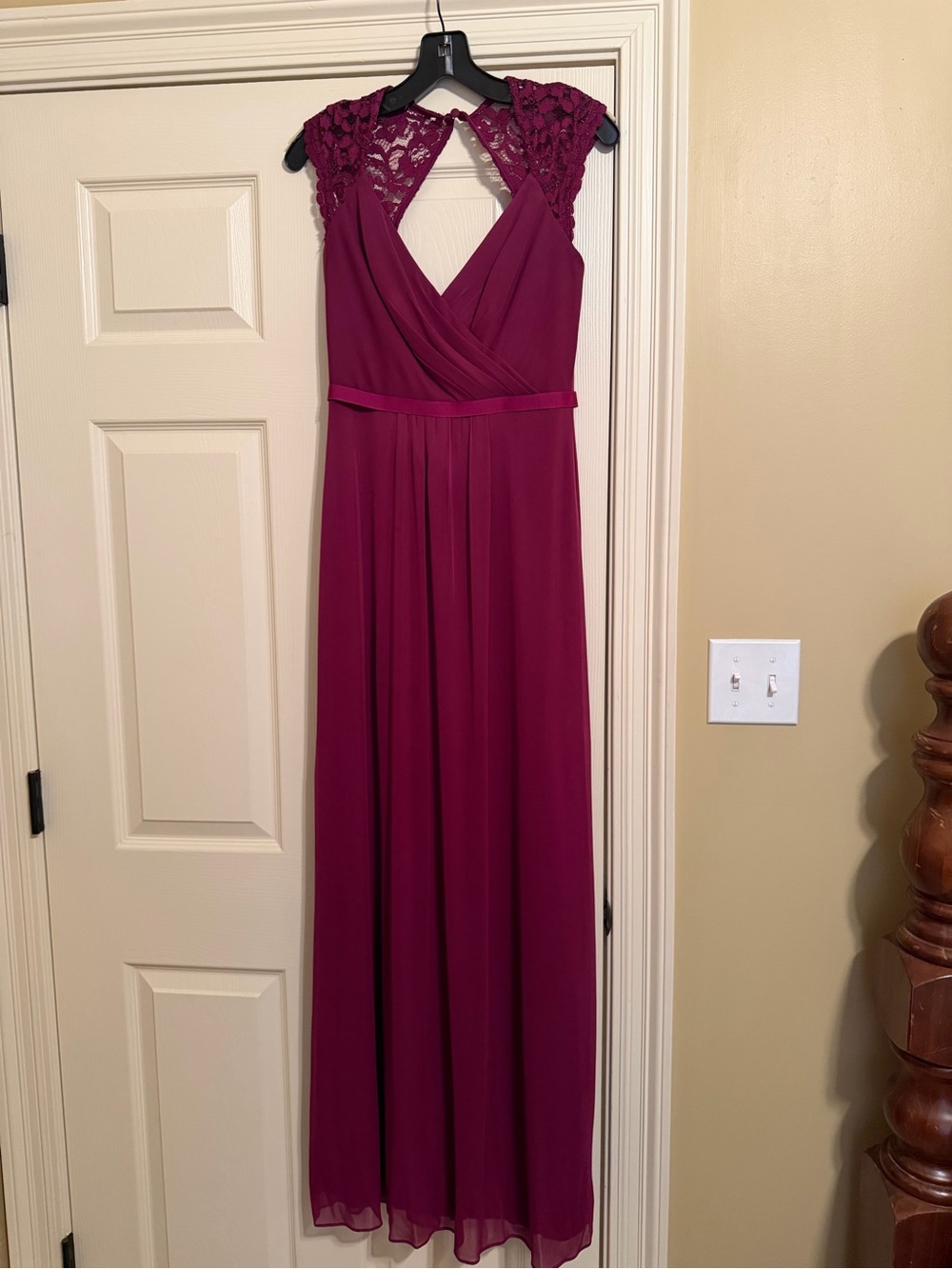 Women's Lace Shoulder V-Neck Burgundy Bridesmaids dres